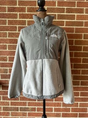 The North Face Women's Retro Denali Jacket Grey Fleece Full Zip, Size S